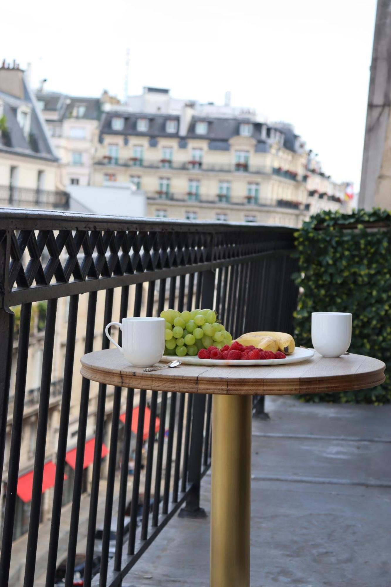 Luxueux Appartement Avec Balcon, Champs Elysees Paris Dış mekan fotoğraf