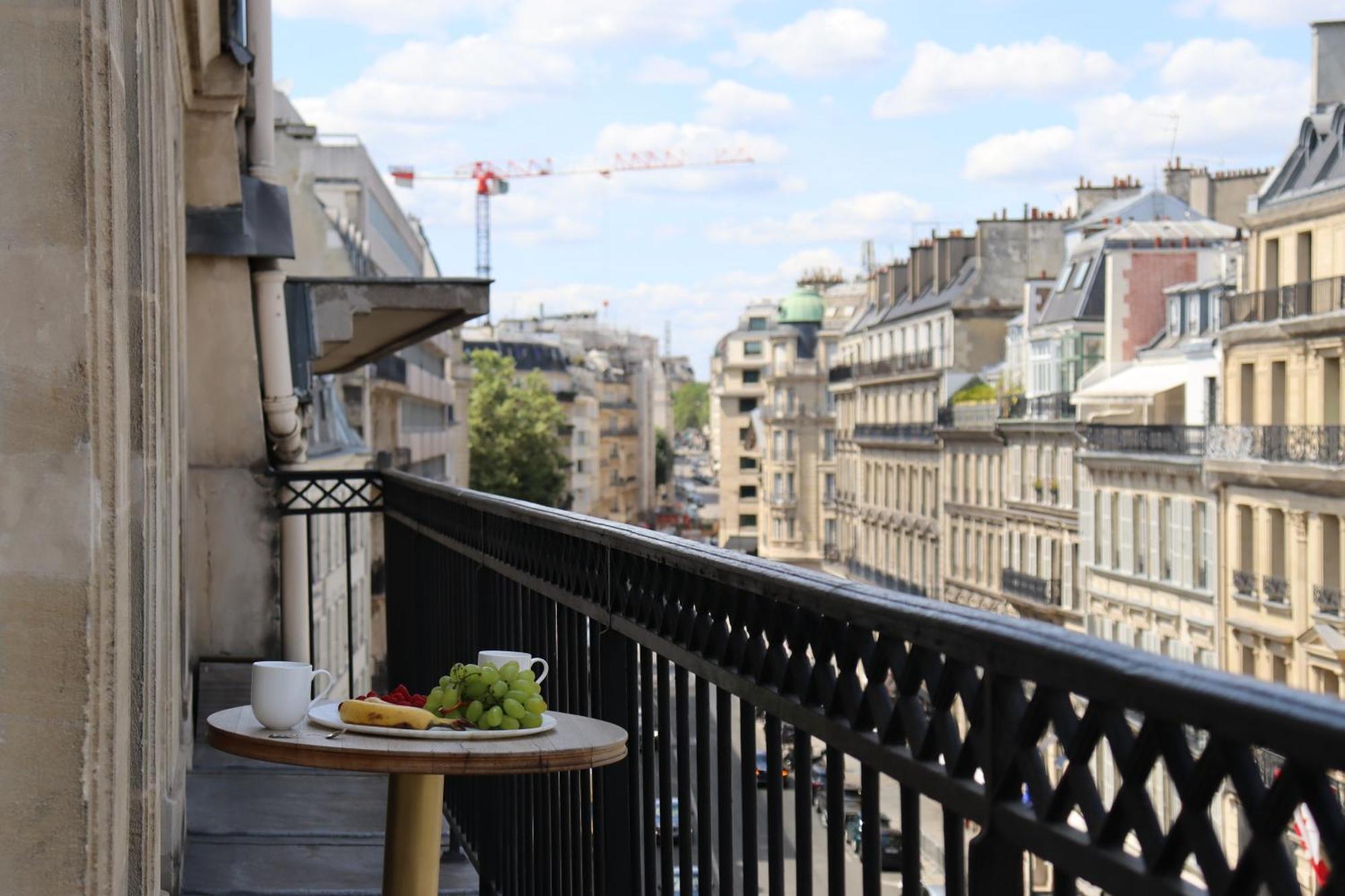 Luxueux Appartement Avec Balcon, Champs Elysees Paris Dış mekan fotoğraf